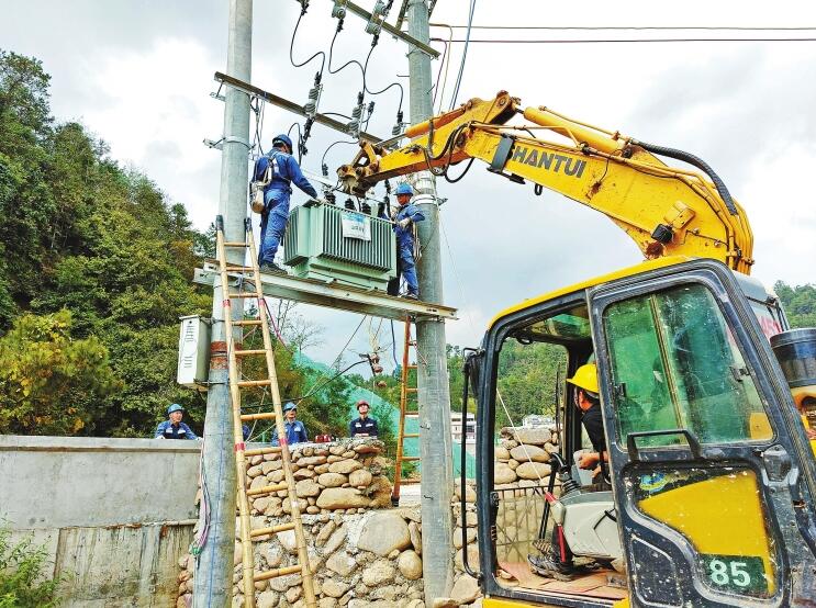 南方電網(wǎng)公司加強(qiáng)農(nóng)村電網(wǎng)建設(shè)，以充足電力激發(fā)鄉(xiāng)村活力