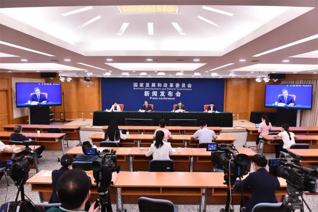 發(fā)改委：我國新能源產(chǎn)業(yè)全球領先，為全球市場提供超過70%的光伏組件