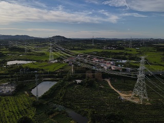 這項工程投產(chǎn)送電，將提高湖北省西電東送通道送電能力