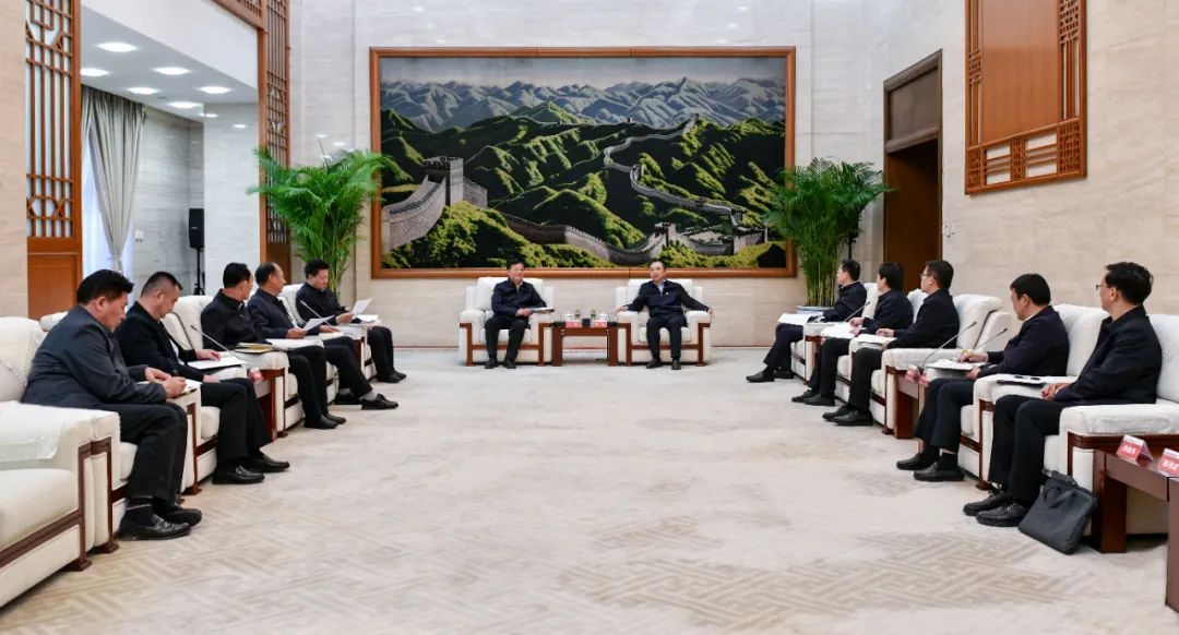 大唐集團(tuán)黨組書記、董事長鄒磊與青海省海南州委書記呂剛、州長尕瑪朋措會(huì)談