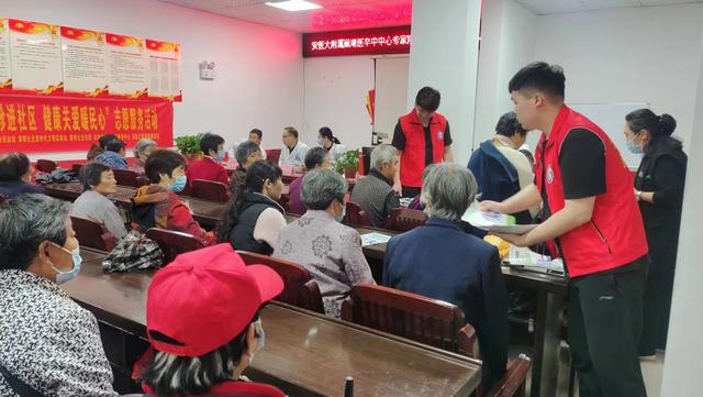 黎明社區(qū)·“愛心義診進社區(qū)，健康關(guān)愛暖民心”黨建聯(lián)盟志愿活動