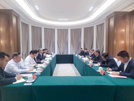 中國(guó)電建黨委副書記、總經(jīng)理王斌與黑龍江省常務(wù)副省長(zhǎng)王一新舉行會(huì)談