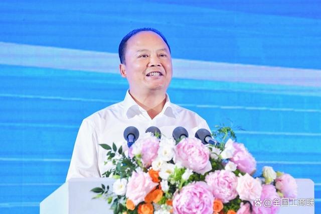 全國工商聯(lián)副主席，通威集團(tuán)董事局主席劉漢元：加快建設(shè)可再生能源 構(gòu)建川渝清潔能源一體化