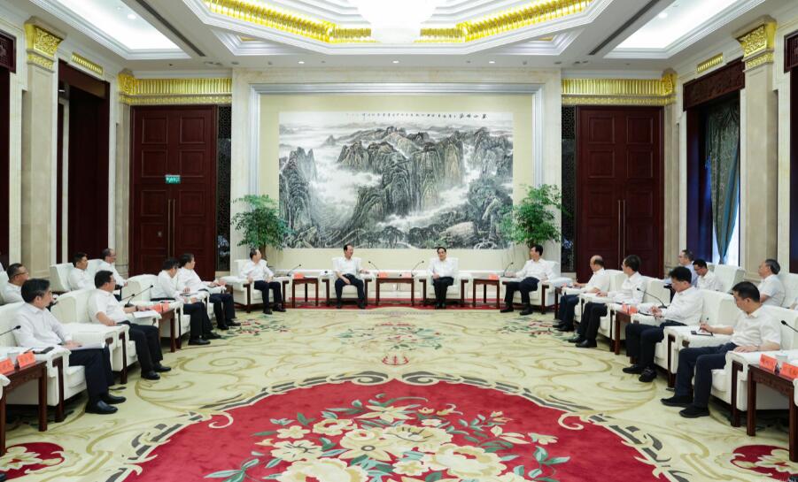 中國(guó)電建黨委書(shū)記、董事長(zhǎng)丁焰章拜會(huì)貴州省委書(shū)記徐麟、省長(zhǎng)李炳軍