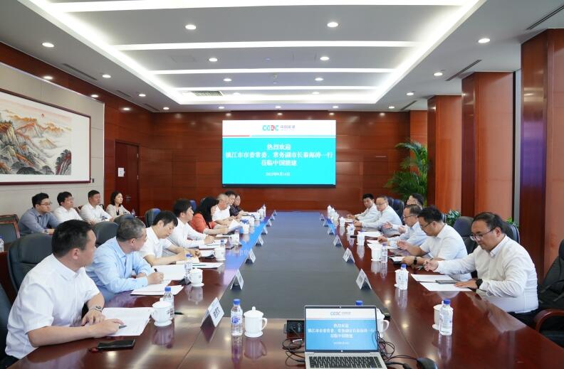 李麗娜與鎮(zhèn)江市委常委、常務(wù)副市長秦海濤會談
