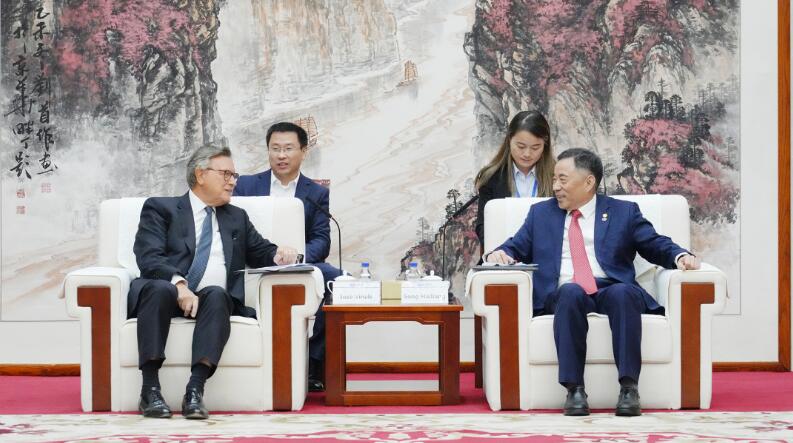 中國能建黨委書記、董事長宋海良與渣打集團(tuán)主席韋浩思會(huì)談