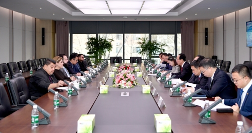 中國電建黨委書記、董事長丁焰章同洪都拉斯國會主席雷東多舉行會談