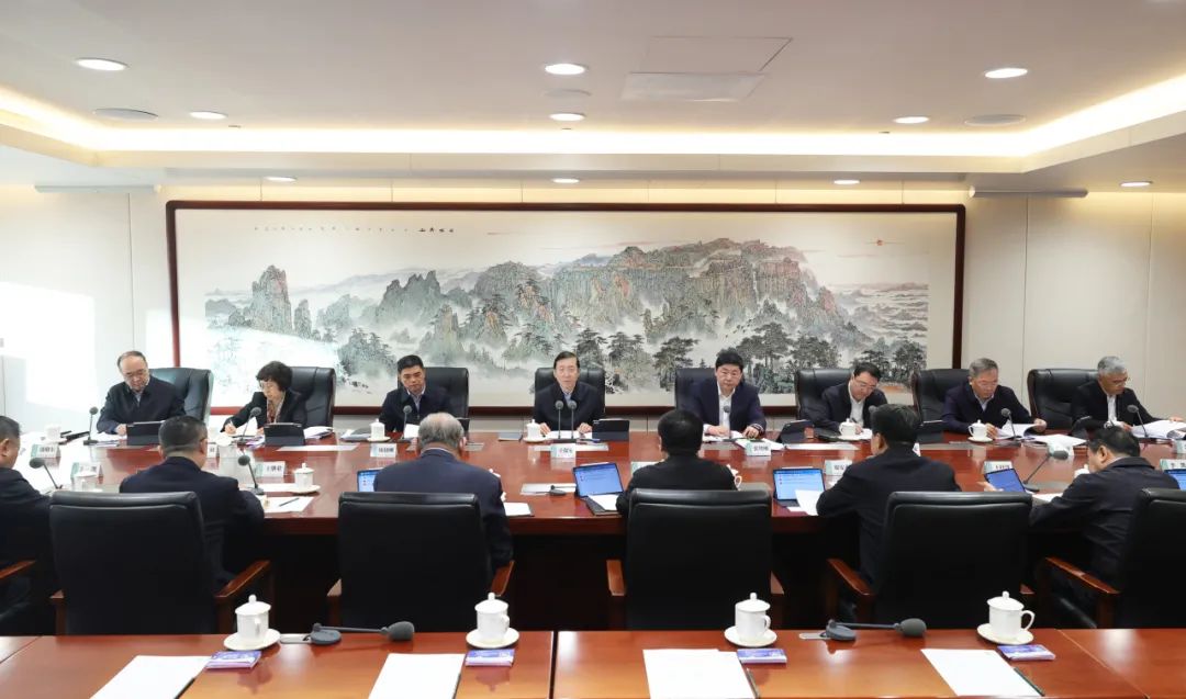 國家電網(wǎng)公司領(lǐng)導(dǎo)班子和專職助理、總師、副總師2024年調(diào)研座談會(huì)召開