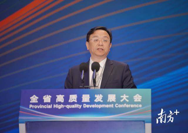 王傳福：新能源汽車發(fā)展只會(huì)快跑，不給喘口氣機(jī)會(huì)