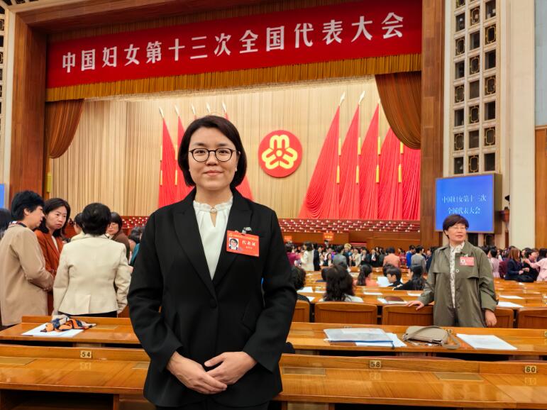 中國能建北京設(shè)備公司黨委書記、董事長，中國能建首批一級(jí)技術(shù)專家張?jiān)氯A獲全國三八紅旗手榮譽(yù)稱號(hào)