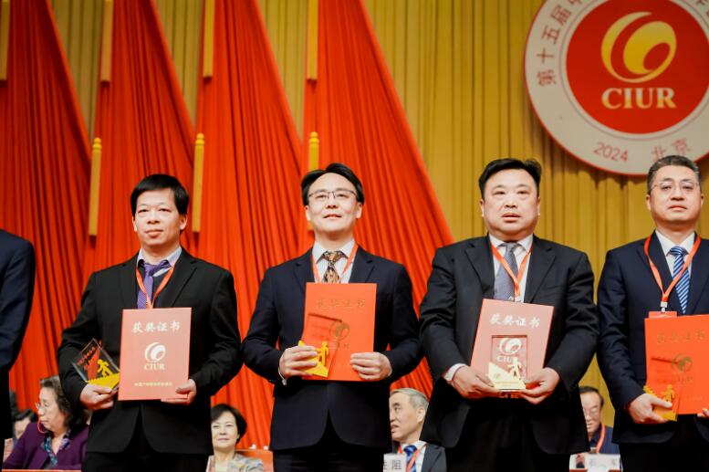 中國(guó)能建綠色建材公司黨委書記、董事長(zhǎng)，綠色先進(jìn)材料研究院院長(zhǎng)蔣洋榮獲“2023年中國(guó)產(chǎn)學(xué)研合作創(chuàng)新獎(jiǎng)”