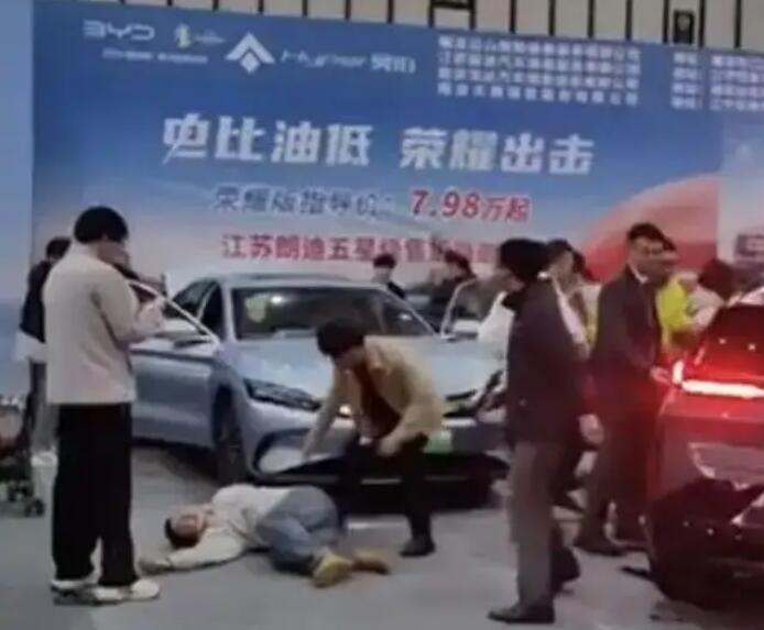 突然啟動!參展車撞傷5人，車企最新回應(yīng)