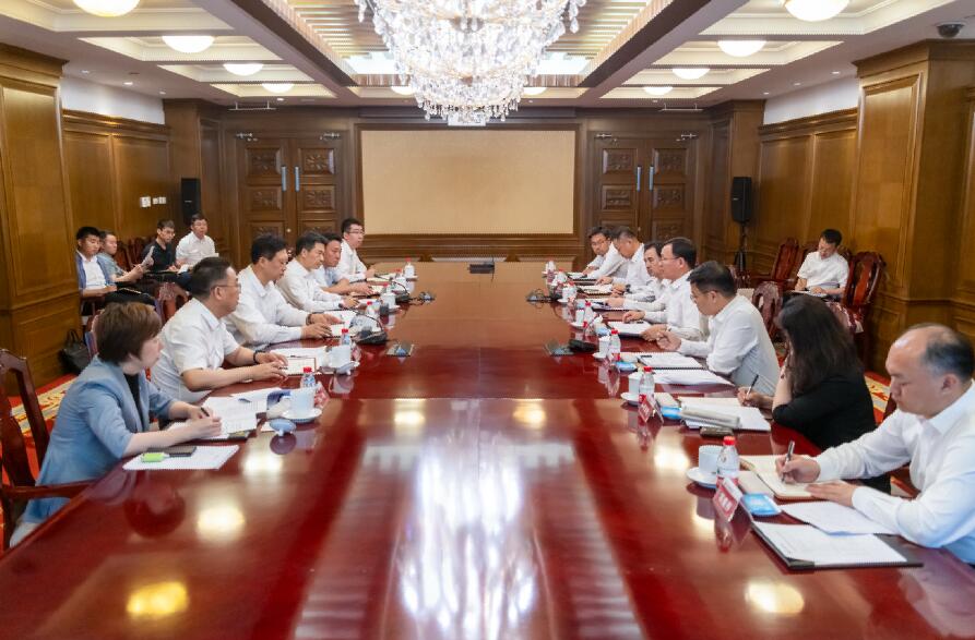 大唐集團總經(jīng)理、黨組副書記張傳江與阜新市委書記胡濤、市長周鵬舉會談