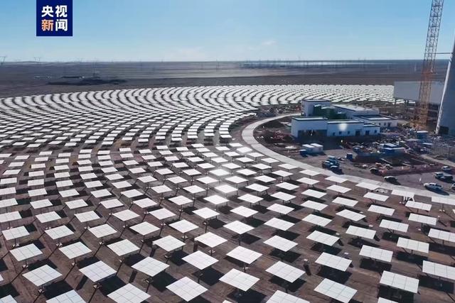 全球首個“雙塔一機”光熱儲能電站進入調(diào)試階