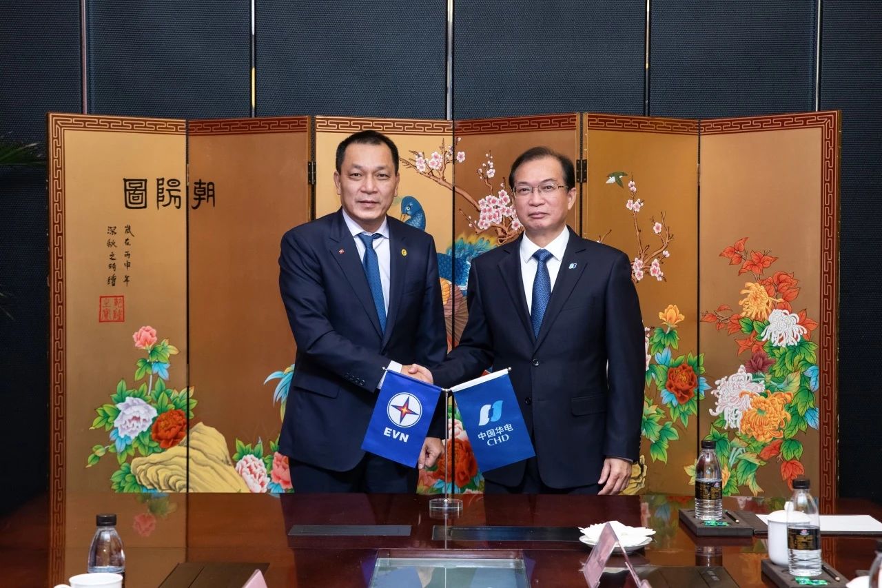 華電集團(tuán)黨組書記、董事長(zhǎng)江毅與越南電力集團(tuán)董事長(zhǎng)鄧黃安舉行會(huì)談